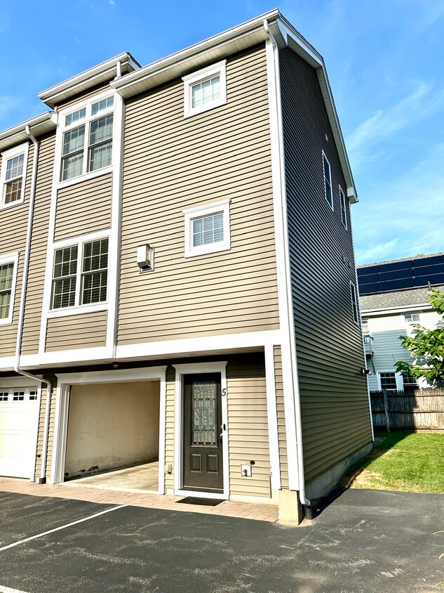 Photo - 26 Floyd St (Waltham, MA)
