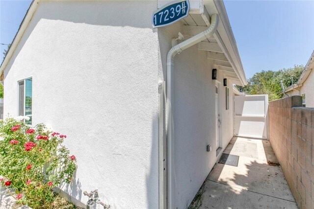 Foto del edificio - 17237 Kingsbury St