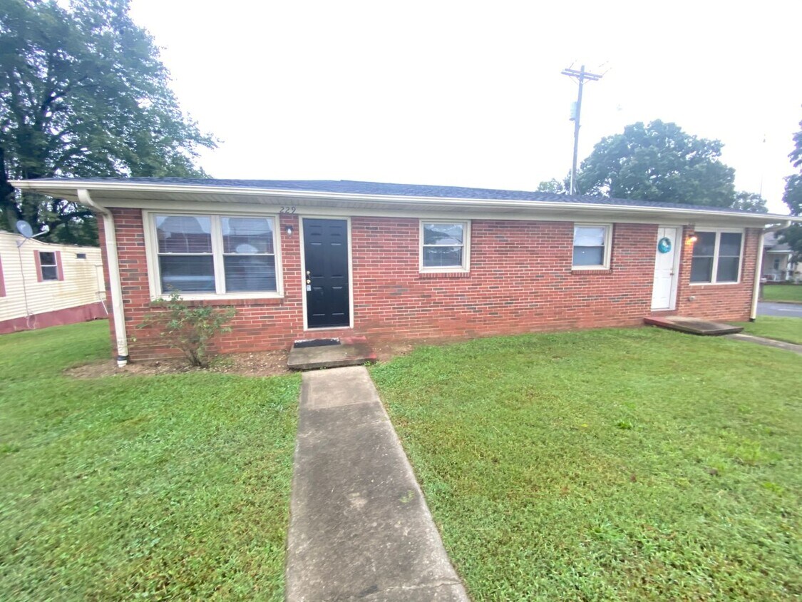 Primary Photo - 1bed/1ba duplex downtown Landis very Nice ...