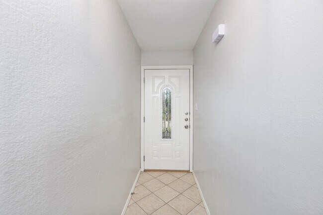 Foto del edificio - AVAILABLE NOW! NICE 3 BEDROOM HOME LOCATED...