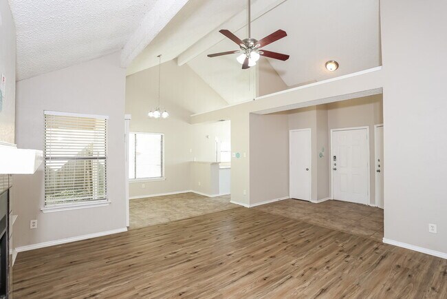 Foto del edificio - 6306 Pilgrim Ln