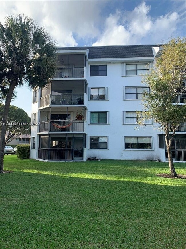 Foto del edificio - 16171 Blatt Blvd