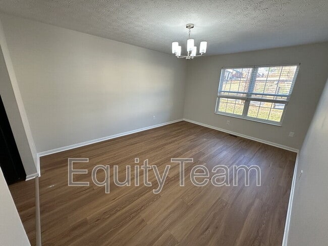 Building Photo - 1015 Venetian Terrace