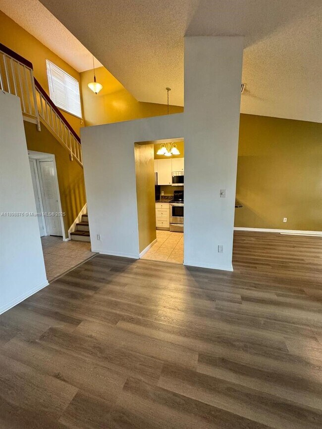 Building Photo - 911 Coral Club Dr