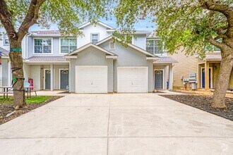 Building Photo - 7811 Kingsbury Wood
