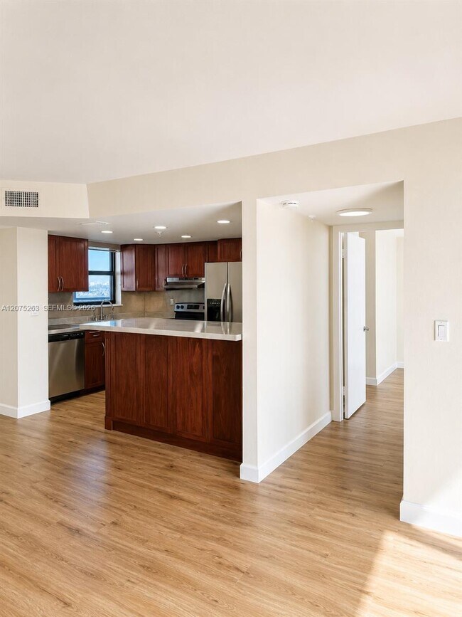 Foto del edificio - 555 NE 30th St