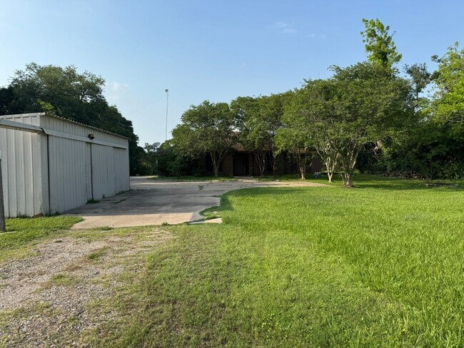 Foto del edificio - 772 Riverside Dr