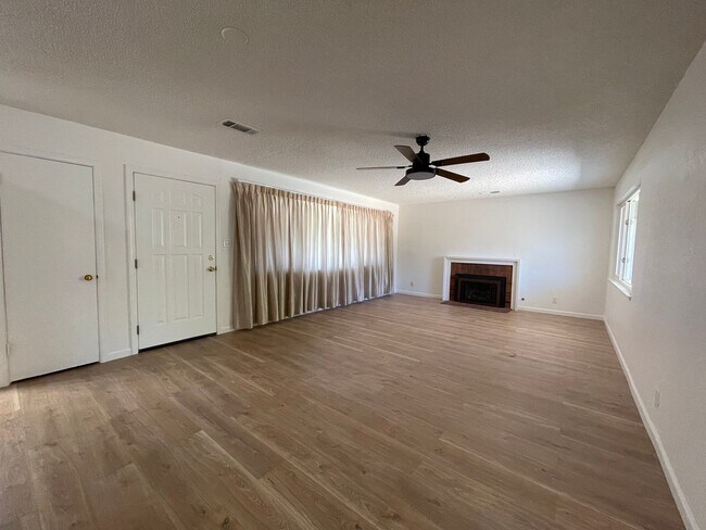 Building Photo - Wonderful and Spacious 4 Bedroom Concord H...