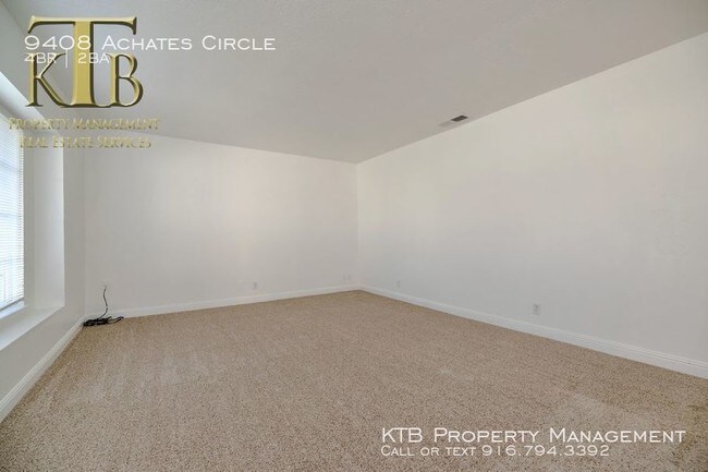 Foto del edificio - Rare four bedroom in Rosemont!