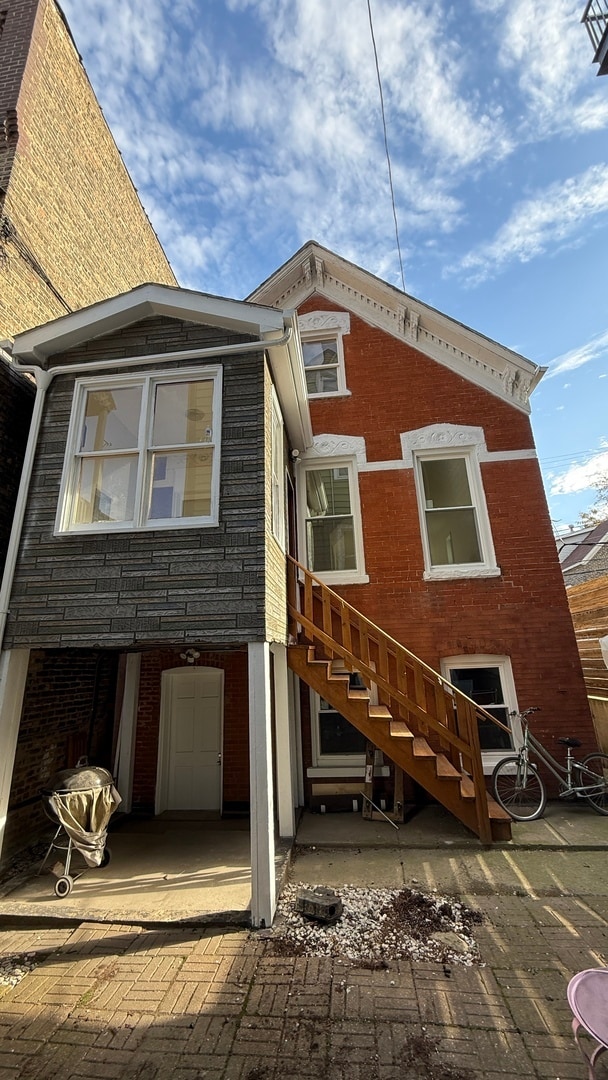 Building Photo - 2037 N Damen Ave