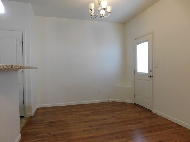 Foto del edificio - Condo Close to Shopping