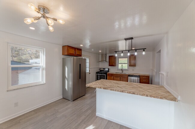 Foto del edificio - 3203 Hebron Dr