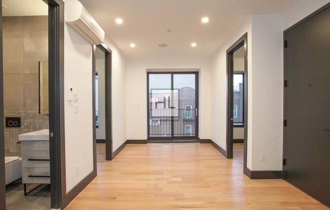 Building Photo - Exceptional 3BR/2Bath in Park Slope