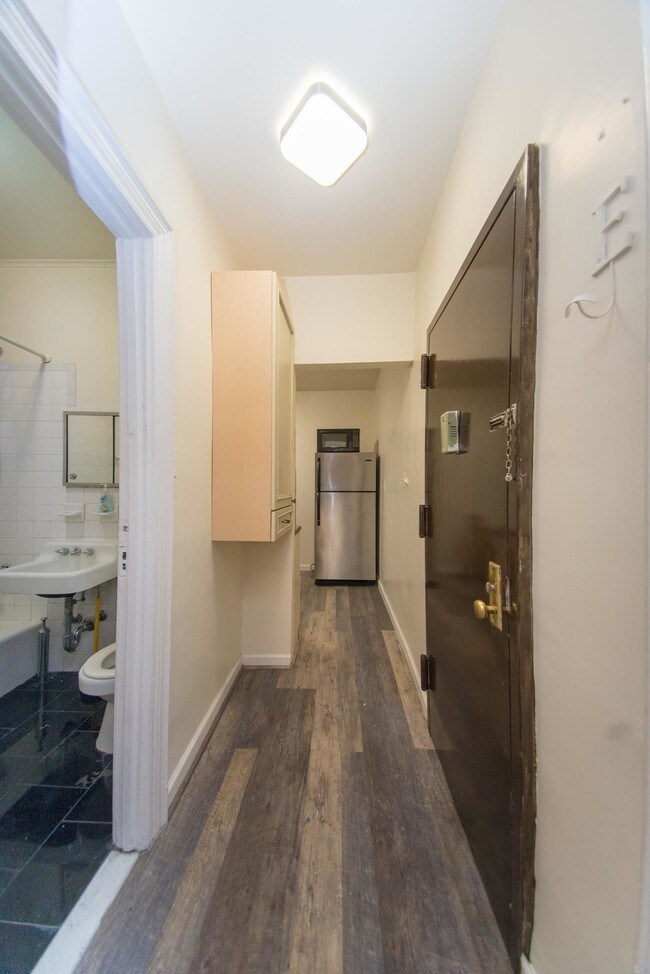 Building Photo - 364 Graham Avenue