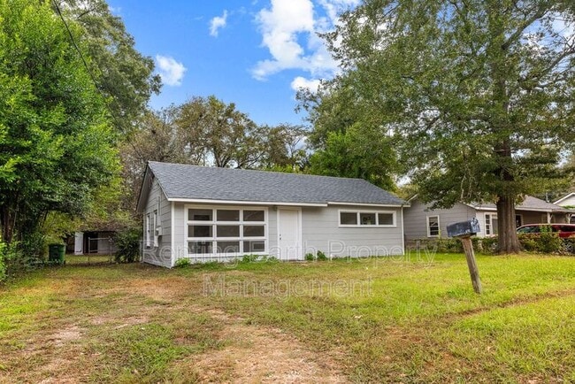 Building Photo - 341 Chisholm St