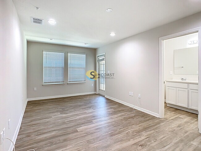 Building Photo - 3821 SW 43rd Ct