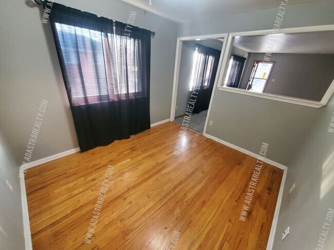 Foto del edificio - North Overland Park Duplex-Available in MAY!!