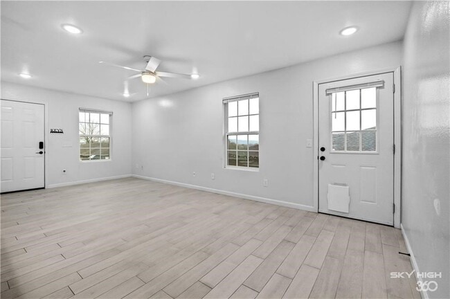 Foto del edificio - 731 Erika Ave