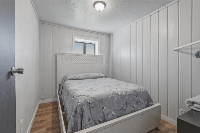 Foto del edificio - 290 E 4th S