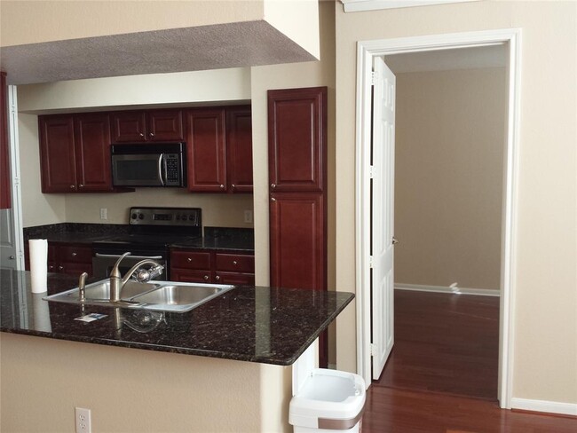 Building Photo - 7575 Kirby Dr