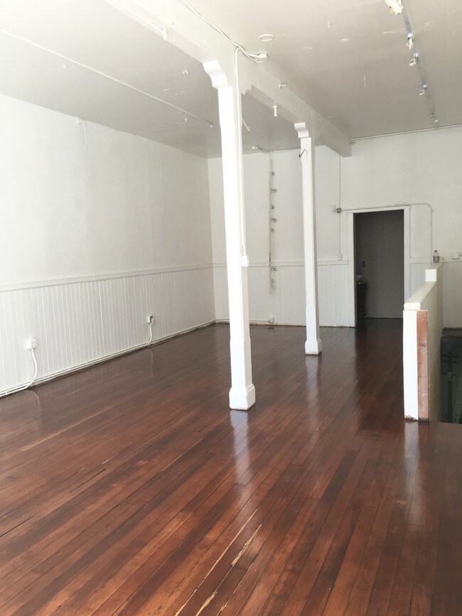 Building Photo - 450 Green St