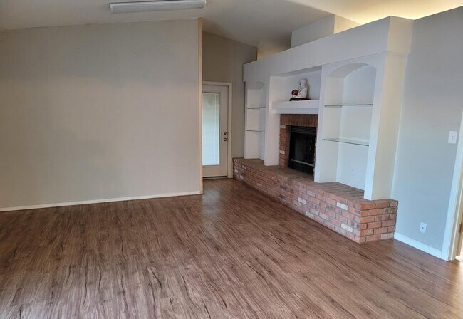 Building Photo - 709 W El Prado Rd