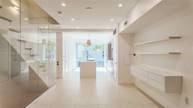 Building Photo - 455 NE 39th St