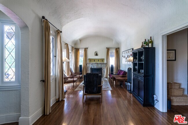 Building Photo - 965 Wapello St