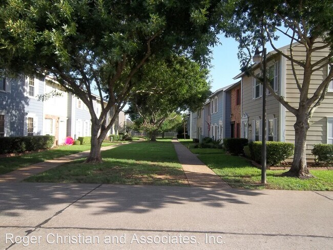 Building Photo - 3 br, 2.5 bath House - 10301 Loma Vista
