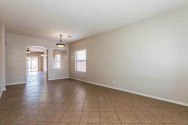 Building Photo - 2903 E Pinto Valley Rd