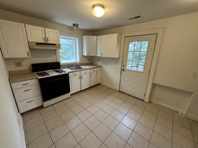 Foto del edificio - 212 Jackson Ave