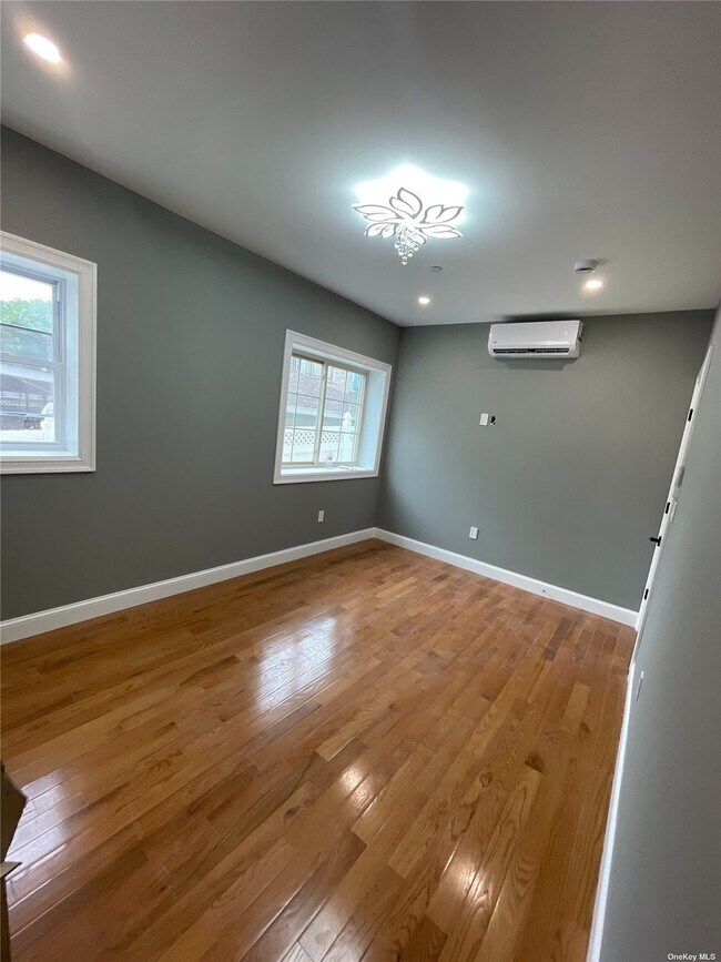 Building Photo - 9530 Van Wyck Expy
