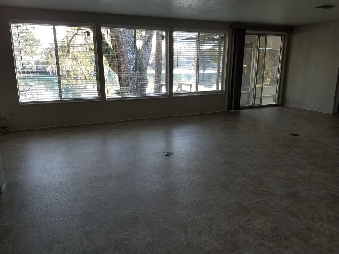 Primary Photo - Waterfront 3 bedroom 2 bath in Beautiful B...