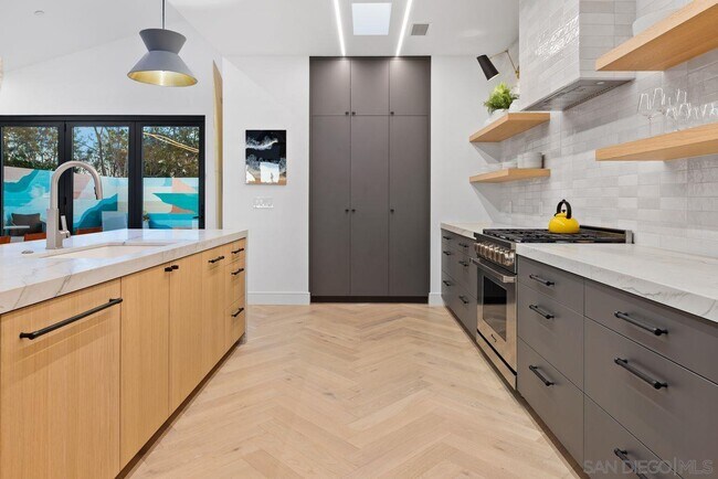 Building Photo - 1327 Eolus Ave