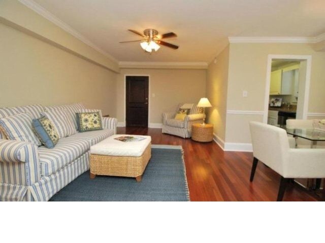 Foto del edificio - 825 S Washington St