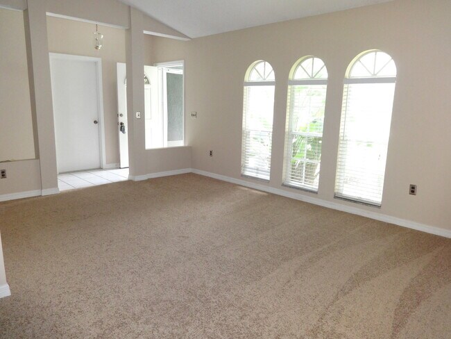 Foto del edificio - 317 Silver Pine Dr