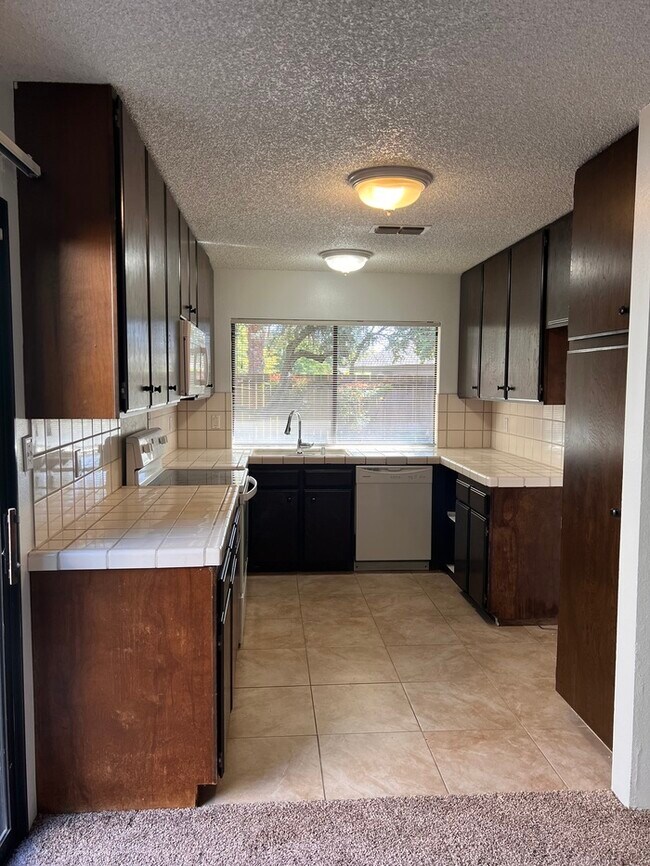 Building Photo - 4745 Olive Oak Way