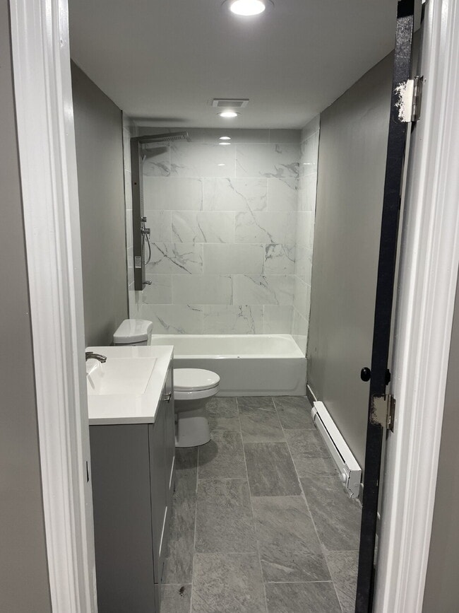 Photo - NEW 4 Bedroom Remodel with GARAGE! Apartment