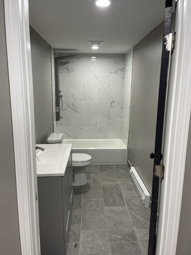 Foto del edificio - NEW 4 Bedroom Remodel with GARAGE!