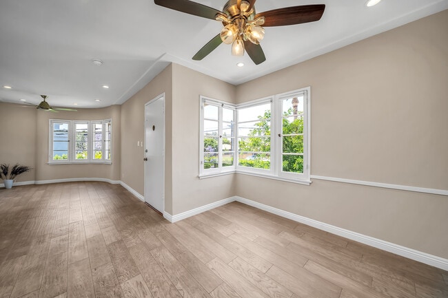 Foto del edificio - 1546 S Holt Ave