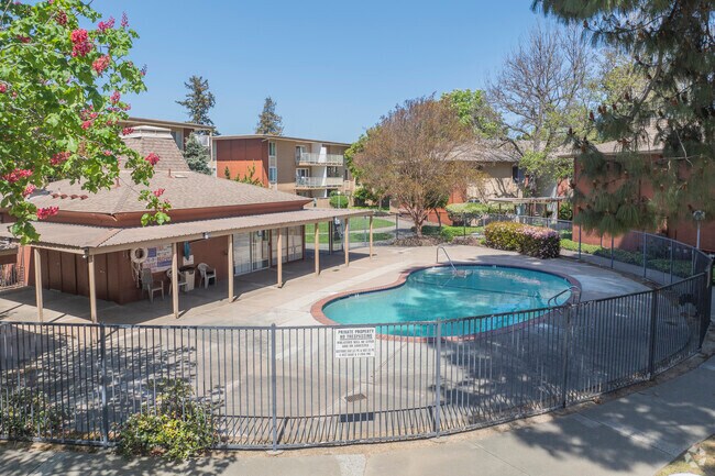 Piscina - Parkmont Gardens