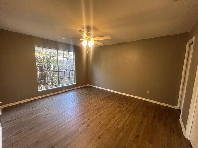 Foto del edificio - Updated Spacious Home