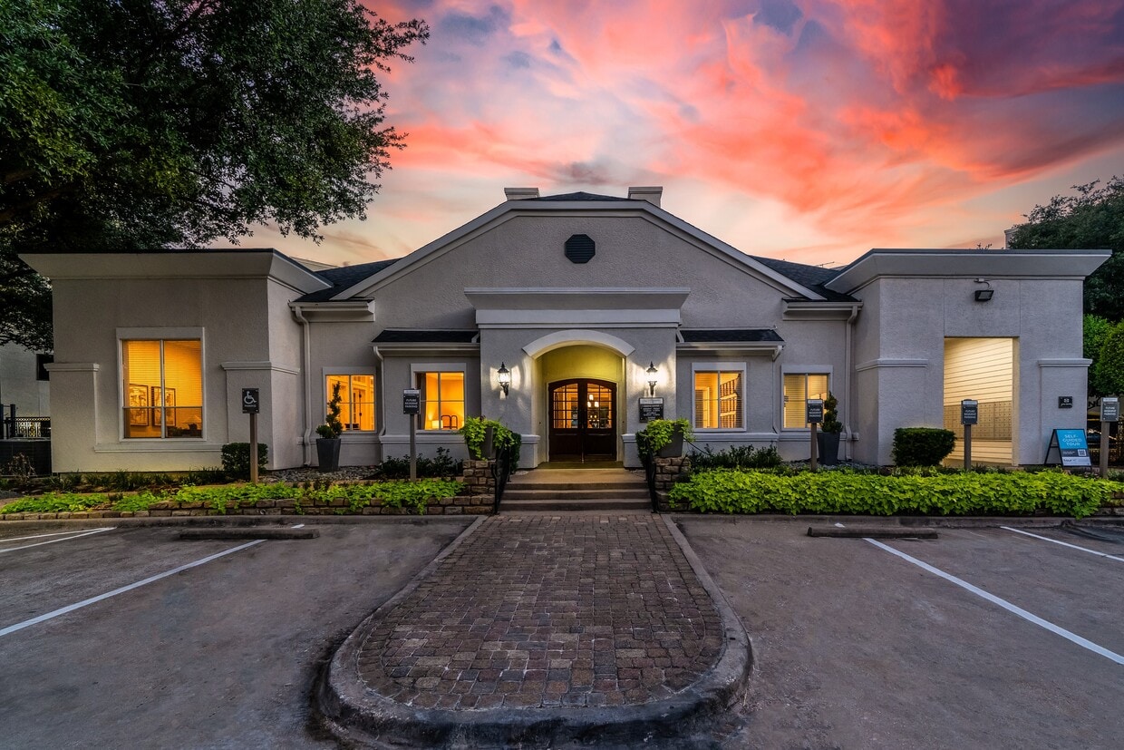 Primary Photo - Villas at Hermann Park