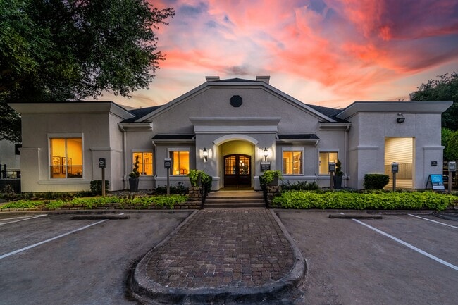 Building Photo - Villas at Hermann Park