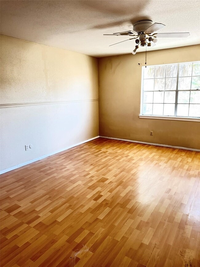 Building Photo - 7818 Grove Ridge Dr