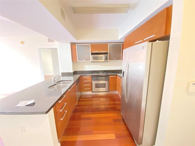 Foto del edificio - 2030 S Douglas Rd