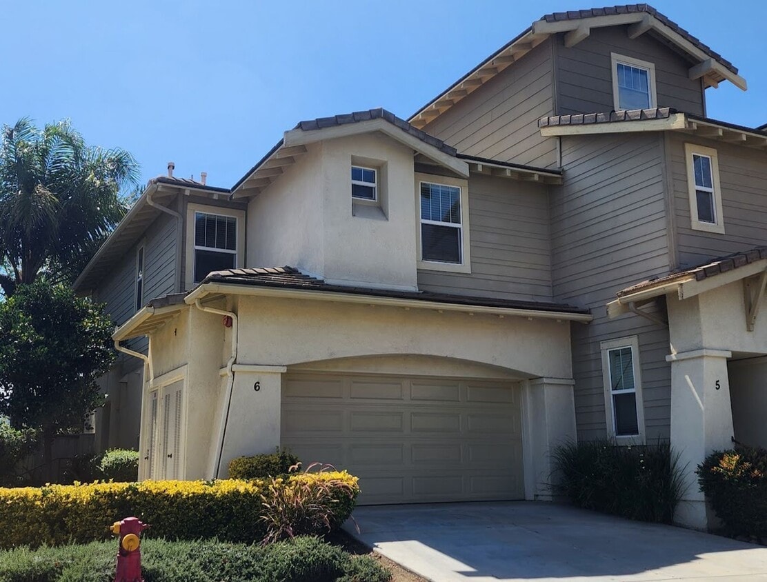 Primary Photo - Two Story 3 Bedroom Townhome with 2 Car Garage in Gated Community