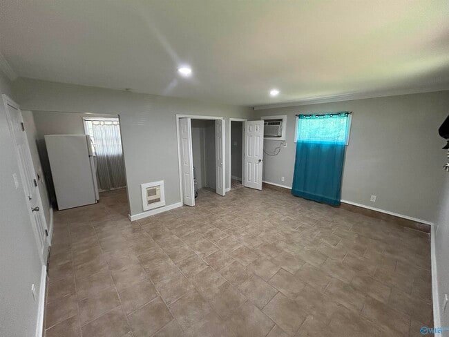 Building Photo - 2705 Whitesburg Dr