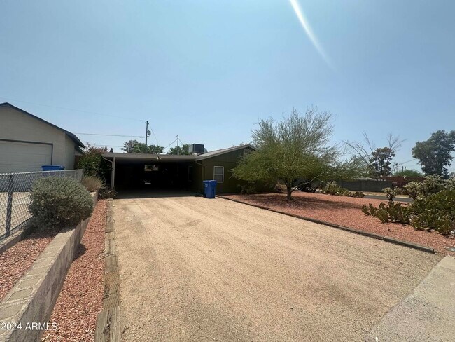 Building Photo - 1301 E Kaler Dr