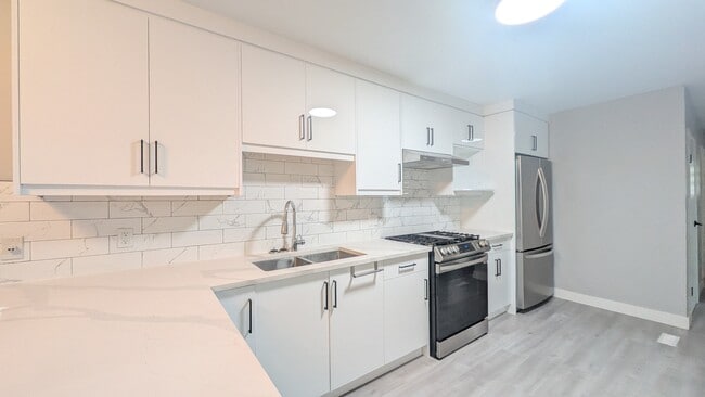 Building Photo - 9766 Feniak St